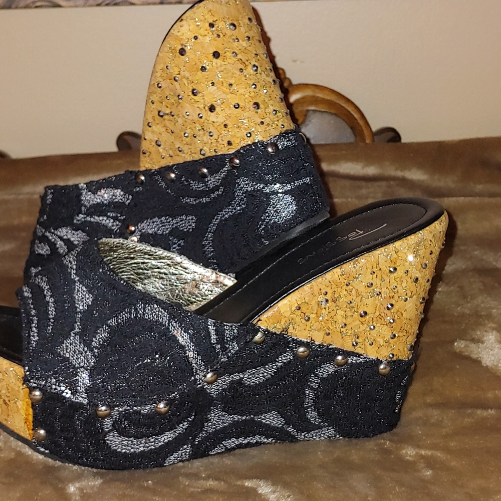 Women's Wedge Sandals - Picture 7 of 7